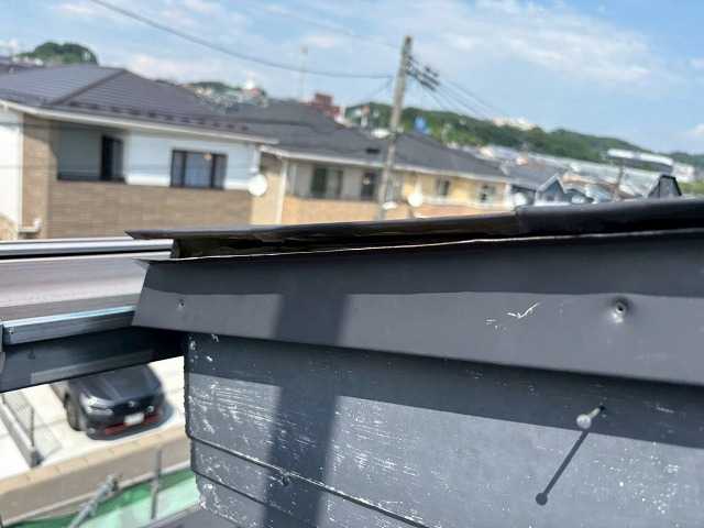破風板金の浮き拡大